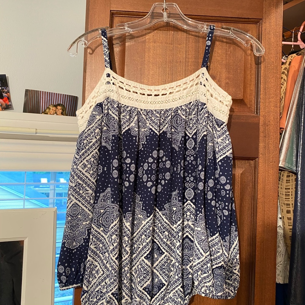 Shoulder-less summer top
